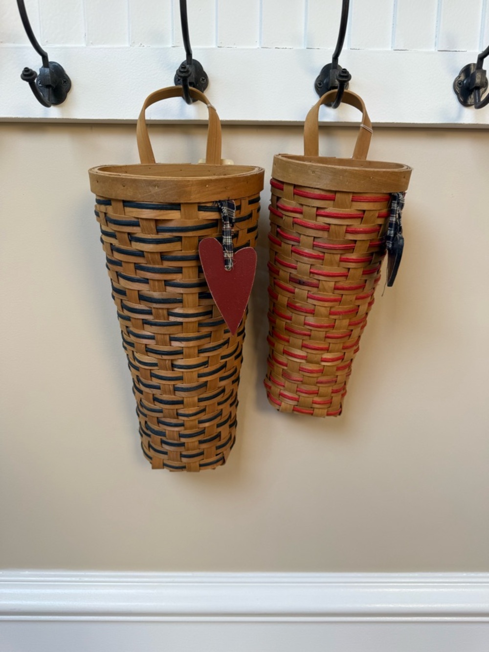 Boyds Bears Wall-Mounted Woven Baskets in Brown, Black and Red